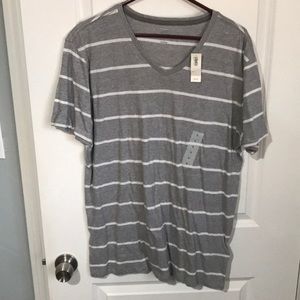Men’s Old Navy v neck t shirt